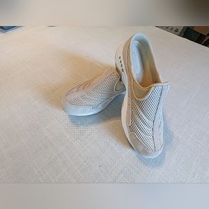 New in Box Women's Easy Spirit Travel time slip in shoe size 7 M